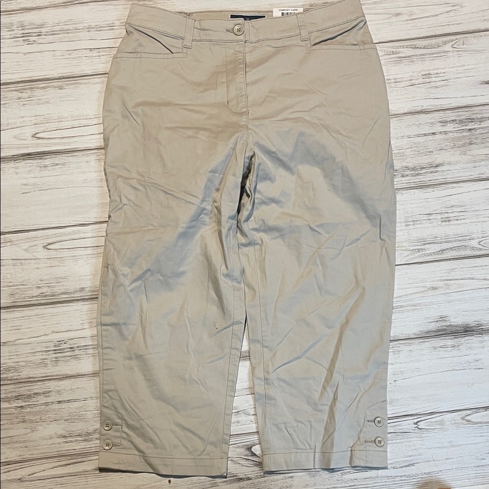 Karen Scott comfort capri with Button Detail size 8